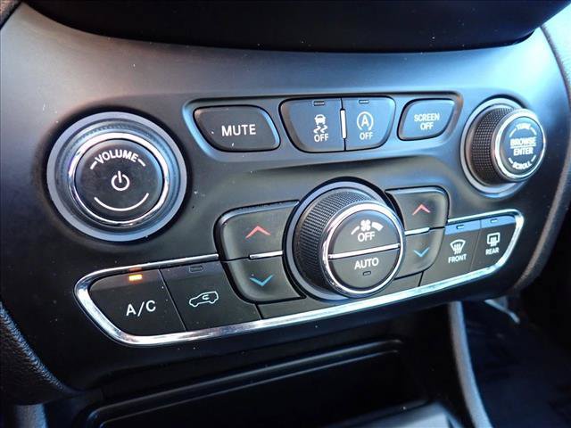 Used 2019 Jeep Cherokee Latitude Plus w/ Comfort/Convenience Group AWD/4WD image 22