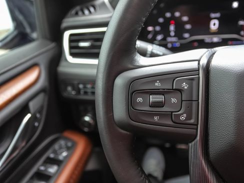Used 2023 GMC Yukon Denali Ultimate AWD/4WD image 12