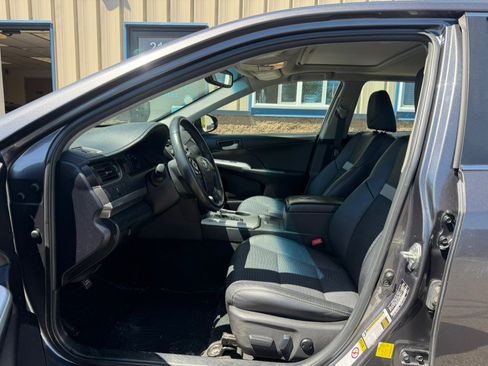 Used 2014 Toyota Camry SE w/ Moonroof Package FWD image 13