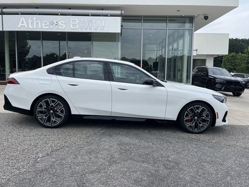 Used 2025 BMW i5 M60 w/ Premium Package image 9