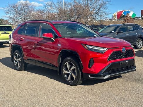 Used 2022 Toyota RAV4 SE image 11