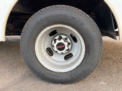 Used 2015 GMC Savana 3500 image 22