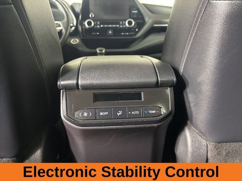 Used 2024 Toyota Highlander XSE image 25