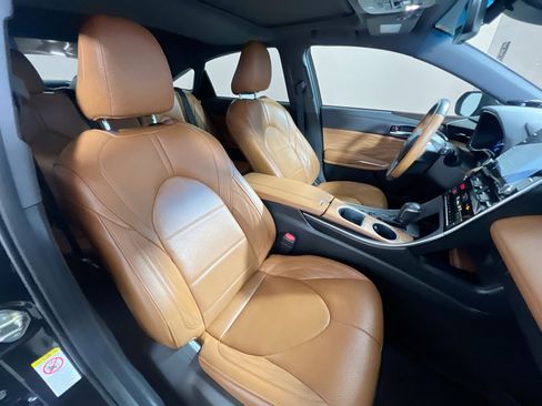 Used 2019 Toyota Avalon Limited image 30