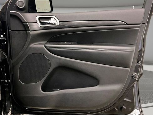 Used 2020 Jeep Grand Cherokee Altitude image 29