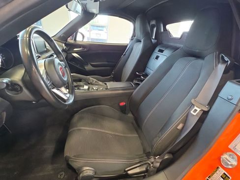 Used 2017 FIAT 124 Spider Classica RWD image 19