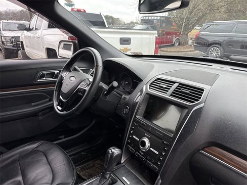 Used 2019 Ford Explorer Limited w/ Class III Trailer Tow Package image 11