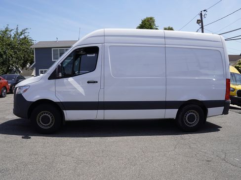 Used 2023 Mercedes-Benz Sprinter 1500 image 3