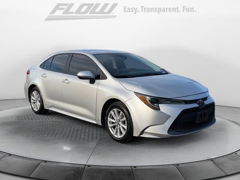 Used 2021 Toyota Corolla LE image 1