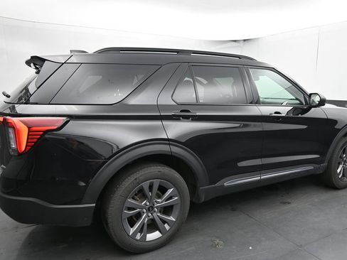 Used 2025 Ford Explorer Active w/ Active Comfort Package AWD/4WD image 12
