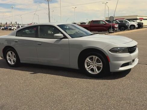Used 2022 Dodge Charger SXT RWD image 2