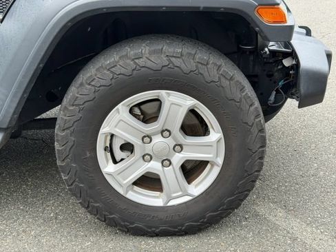 Used 2018 Jeep Wrangler Unlimited Sport S AWD/4WD image 9