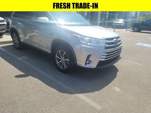 Used 2019 Toyota Highlander XLE image 1