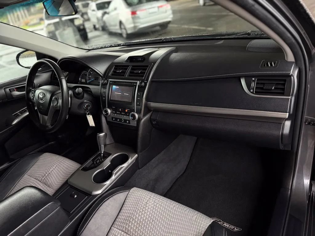 Used 2012 Toyota Camry SE FWD image 47