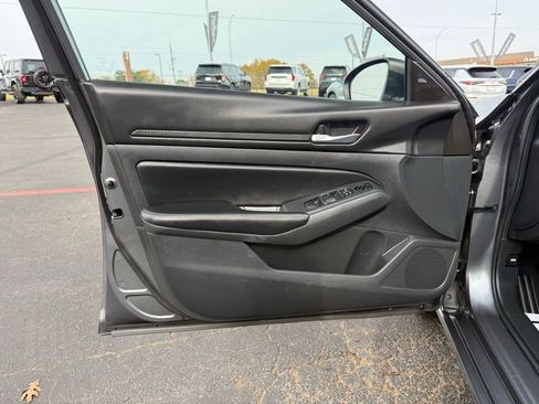 Used 2024 Nissan Altima 2.5 SV image 11