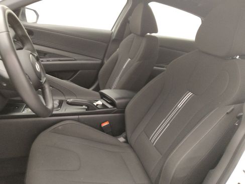 Used 2025 Hyundai Elantra Sport FWD image 17