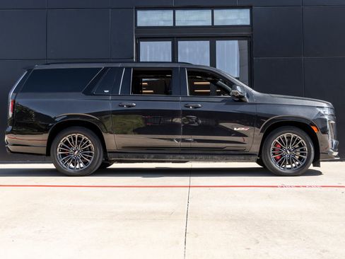Used 2024 Cadillac Escalade ESV V AWD/4WD image 10