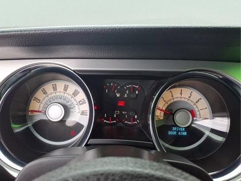 Used 2010 Ford Mustang GT RWD image 15