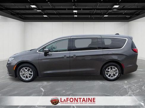Certified 2023 Chrysler Pacifica Touring-L FWD image 2