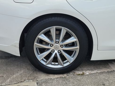 Used 2015 INFINITI Q50 Premium w/ Navigation Package AWD/4WD image 5