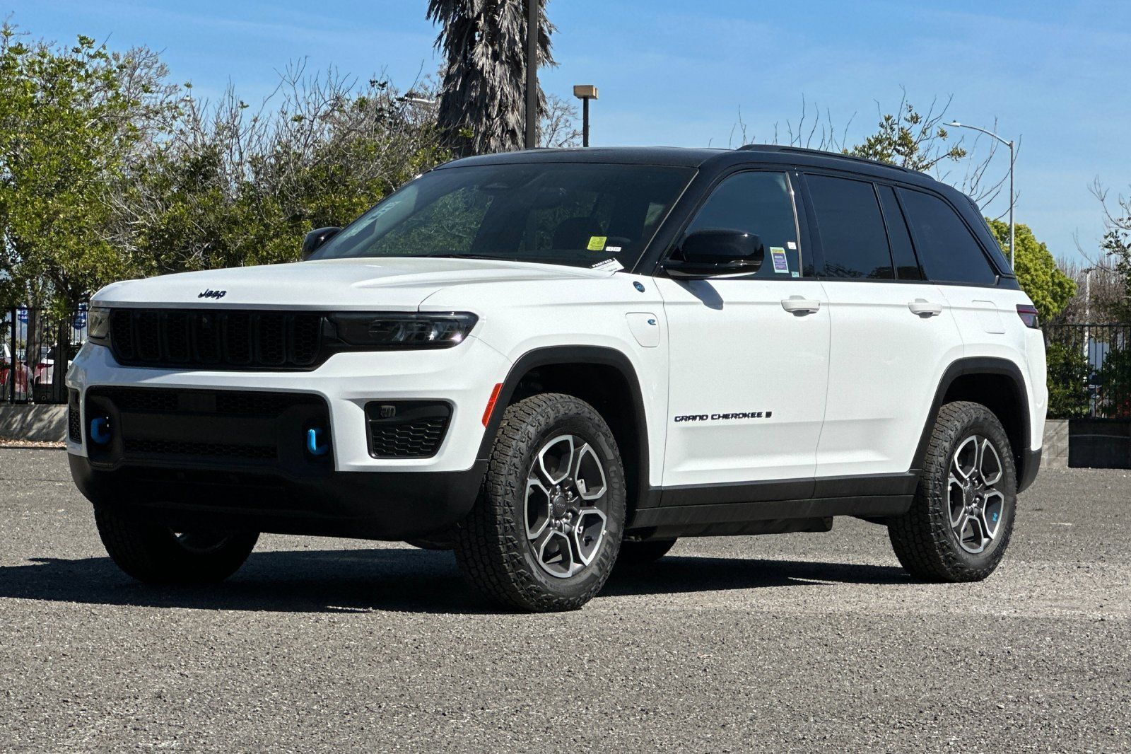 New 2023 Jeep Grand Cherokee Trailhawk AWD/4WD image 7