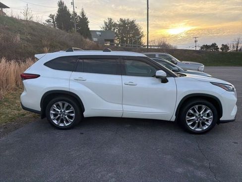 Used 2021 Toyota Highlander Limited image 14