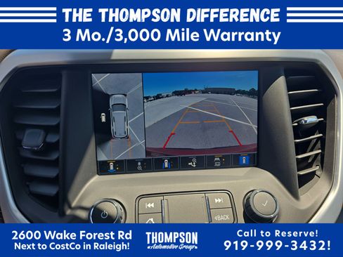 Used 2022 GMC Acadia SLT w/ Technology Package AWD/4WD image 22