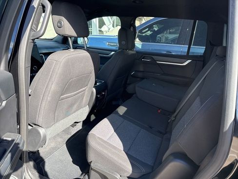 Used 2025 GMC Acadia Elevation image 7