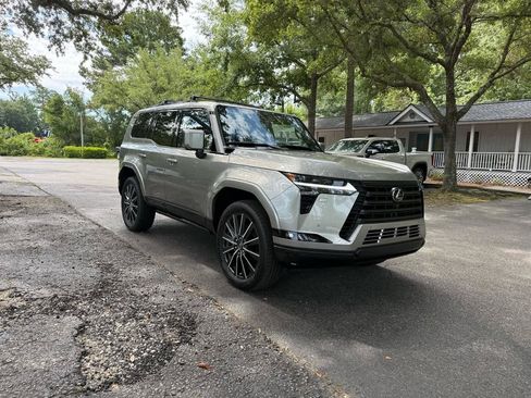 Used 2026 Lexus GX 550 w/ Accessory Package (2T) AWD/4WD image 3
