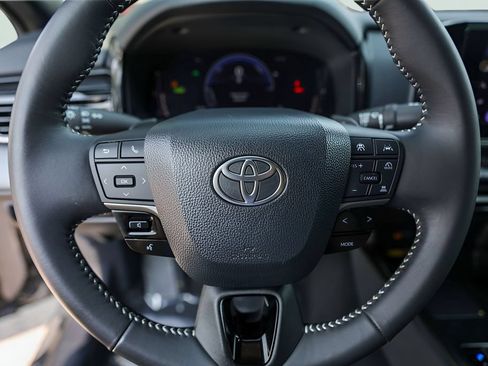 Used 2025 Toyota Camry SE w/ Convenience Package FWD image 14