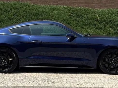 Used 2020 Ford Mustang GT w/ Black Accent Package RWD image 5