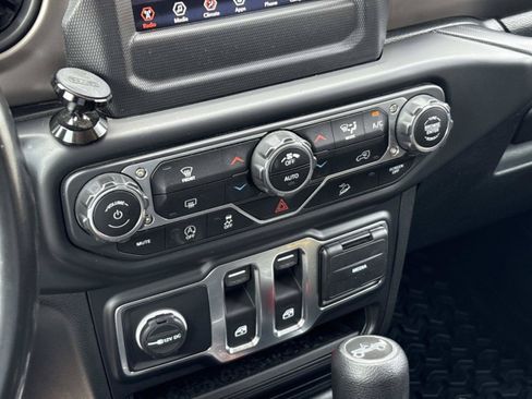 Used 2020 Jeep Wrangler Sport AWD/4WD image 24