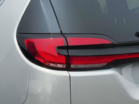 Used 2026 Chrysler Pacifica Select FWD image 8