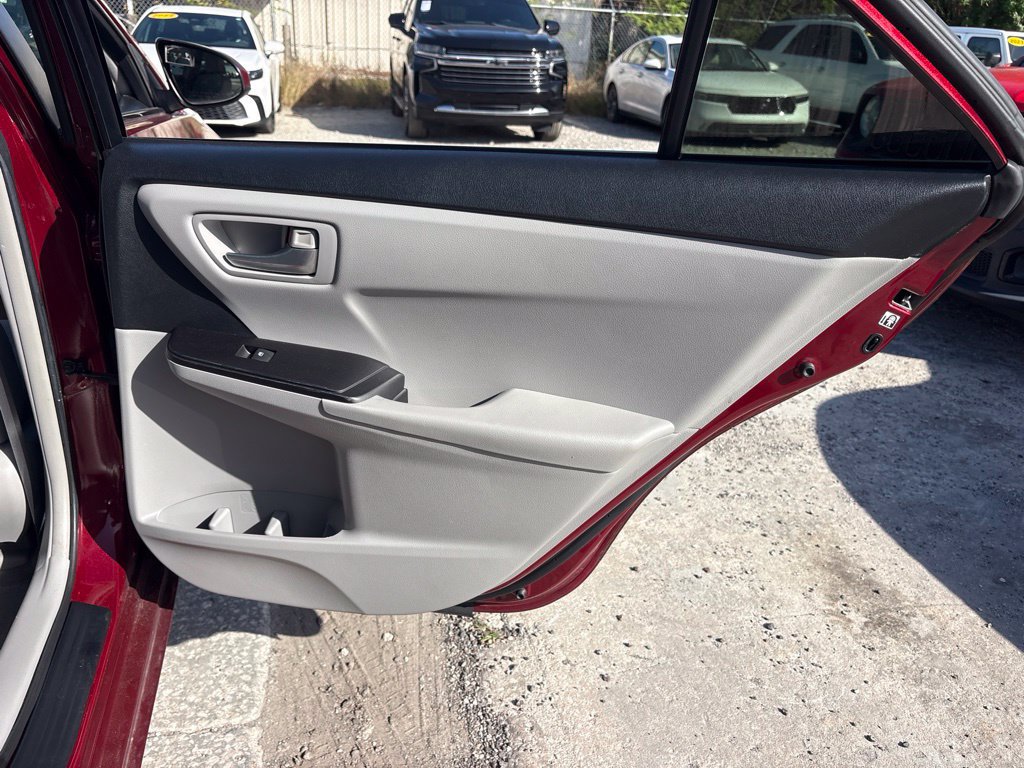 Used 2016 Toyota Camry LE FWD image 19