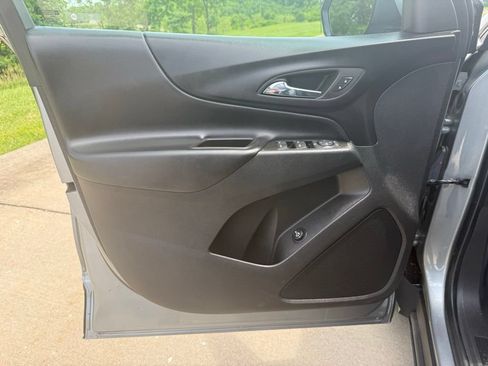 Used 2023 Chevrolet Equinox LT FWD image 25
