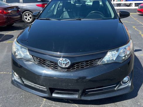 Used 2012 Toyota Camry SE w/ Leather Pkg FWD image 2