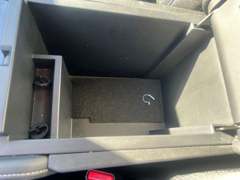 Used 2022 Nissan Pathfinder SV image 25