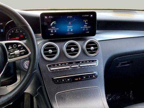 Used 2020 Mercedes-Benz GLC 300 4MATIC image 7