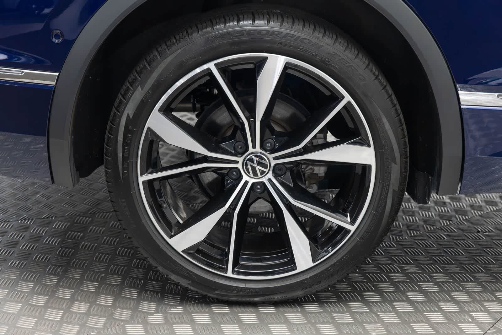 Used 2023 Volkswagen Tiguan SEL R-Line AWD/4WD image 50