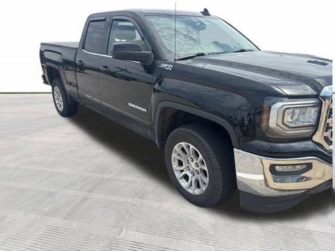 Used 2017 GMC Sierra 1500 SLE w/ SLE Value Package AWD/4WD image 2