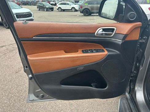 Used 2011 Jeep Grand Cherokee Overland Summit image 14