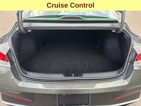 Used 2025 Hyundai Elantra Sport image 12