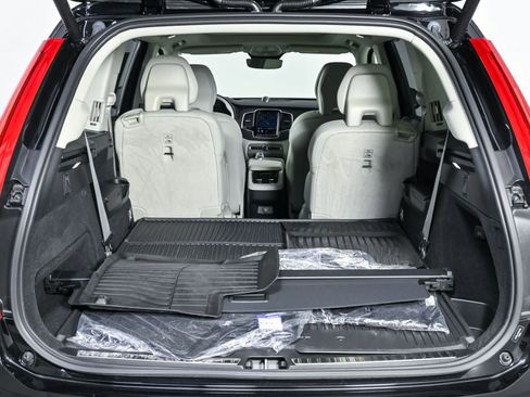 Certified 2024 Volvo XC90 B6 Ultimate w/ Protection Package image 32