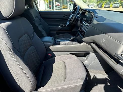 Used 2024 Nissan Pathfinder S image 29