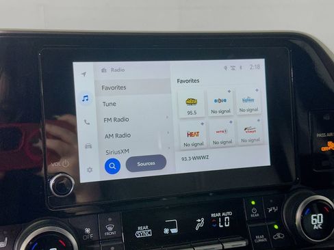 Used 2023 Toyota Highlander XLE image 26