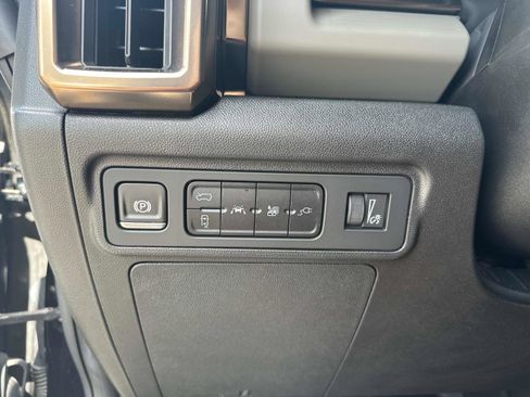 Used 2025 GMC Hummer EV 2X image 28