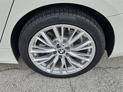 Used 2023 BMW 330i Sedan w/ Premium Package image 39