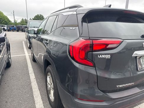 Used 2019 GMC Terrain SLE w/ Driver Convenience Package FWD image 3