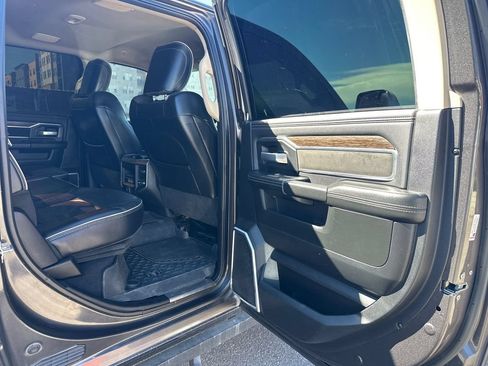 Used 2019 RAM 2500 Laramie AWD/4WD image 12