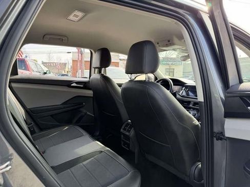 Used 2023 Volkswagen Taos SE FWD image 18